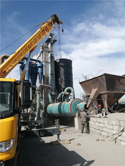 崇礼区设备搬运等各类工程项目中，吊车起着关键作用