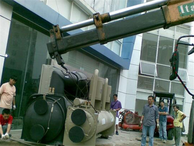 崇礼区随车吊和汽车吊的核心区别是什么？哪种更省钱？