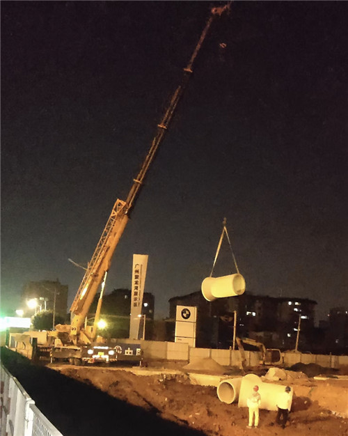 崇礼区“弯臂矫正”—— 吊车的 “形变补偿” 技术